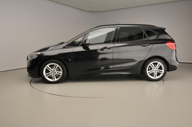 BMW 2-SERIE Active Tourer 220i Automaat / M-Sportpakket / Panoramadak / HIFI / Leder / Camera / LED / Alu wielen 17 inch