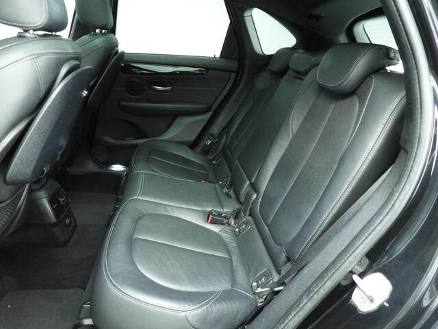 BMW 2-SERIE Active Tourer 220i Automaat / M-Sportpakket / Panoramadak / HIFI / Leder / Camera / LED / Alu wielen 17 inch