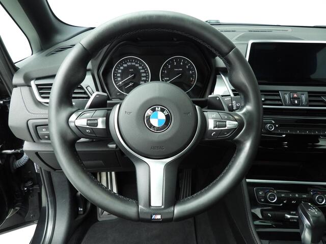 BMW 2-SERIE Active Tourer 220i Automaat / M-Sportpakket / Panoramadak / HIFI / Leder / Camera / LED / Alu wielen 17 inch