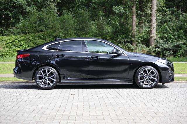BMW 2-SERIE Gran Coupé 218i M Sport Edition M-Sport | Adap Cruise | Live Cockpit | Stuurwielverwarming | Parkeerhulpsysteem | DAB | Stoelverwarming | Shadowline | Grootlichtassistent | etc.