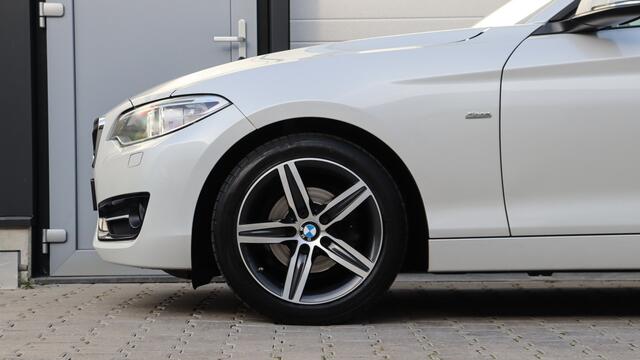 BMW 2-SERIE Cabrio 218i Executive Sport-Line | Leder | Stoelverwarming | LED Koplampen | 17 Inch