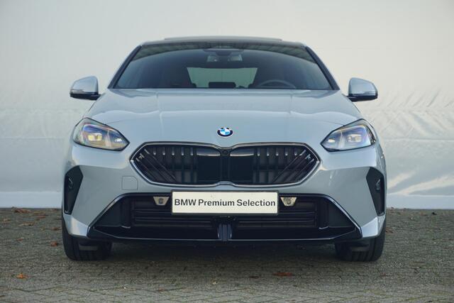 BMW 2-SERIE Gran Coupé 220 M Sportpakket Pro 19'' / Panoramadak / Elektrisch verstelbare stoelen / Head-Up Display / Harman Kardon / Trekhaak