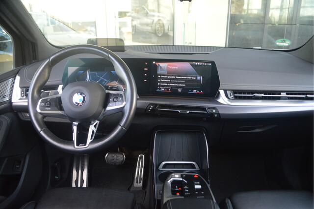BMW 2-SERIE Active Tourer 218i High Executive M Sport Automaat / Panoramadak / Sportstoelen / Comfort Access / Adaptief M Onderstel / Head-Up / Adaptieve LED / Parking Assistant Plus