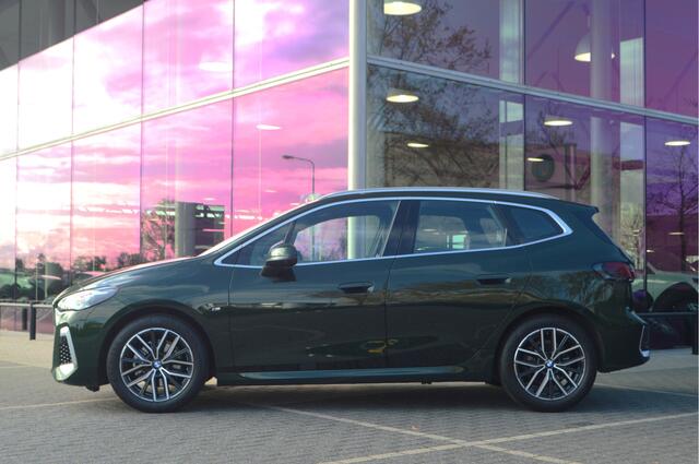 BMW 2-SERIE Active Tourer 218i High Executive M Sport Automaat / Panoramadak / Sportstoelen / Comfort Access / Adaptief M Onderstel / Head-Up / Adaptieve LED / Parking Assistant Plus