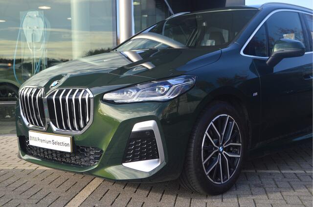 BMW 2-SERIE Active Tourer 218i High Executive M Sport Automaat / Panoramadak / Sportstoelen / Comfort Access / Adaptief M Onderstel / Head-Up / Adaptieve LED / Parking Assistant Plus