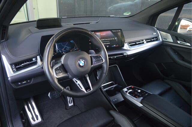 BMW 2-SERIE Active Tourer 218i High Executive M Sport Automaat / Panoramadak / Sportstoelen / Comfort Access / Adaptief M Onderstel / Head-Up / Adaptieve LED / Parking Assistant Plus