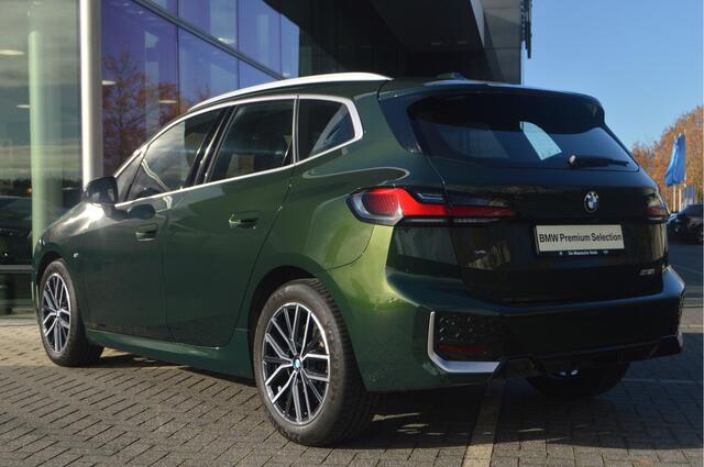 BMW 2-SERIE Active Tourer 218i High Executive M Sport Automaat / Panoramadak / Sportstoelen / Comfort Access / Adaptief M Onderstel / Head-Up / Adaptieve LED / Parking Assistant Plus