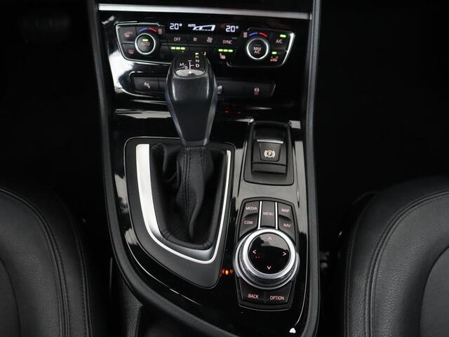 BMW 2-SERIE Active Tourer 218i High Executive | Leder | Stoelverwarming | Harman/Kardon | Trekhaak | Navigatie | Full LED | Climate control | Parkeerhulp | Cruise control