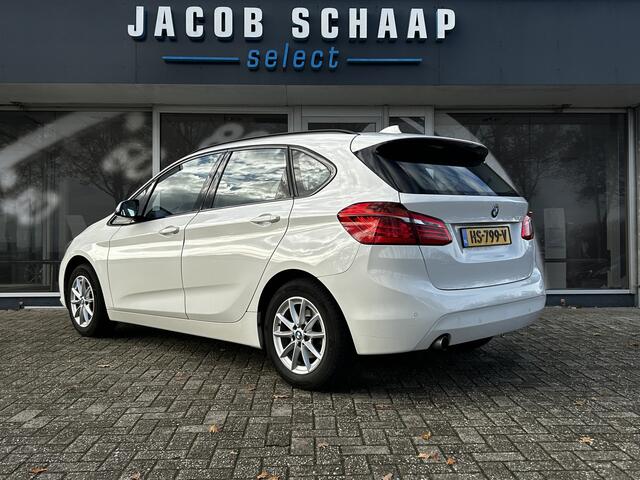 BMW 2-SERIE Active Tourer 218i Essential Automaat / Navigatie / Parkeerhulp / Airco / Sportstoelen / 16" LM