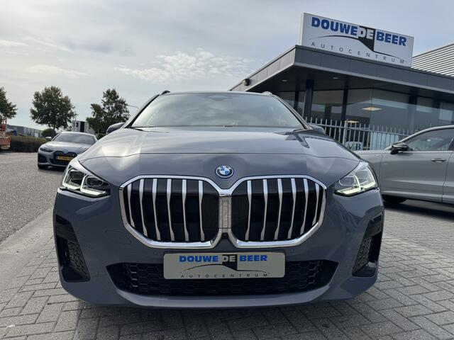 BMW 2-SERIE Active Tourer 225e xDrive M Sport Pano-Dak | Trekhaak | Harman Kardon | HUD | Camera |