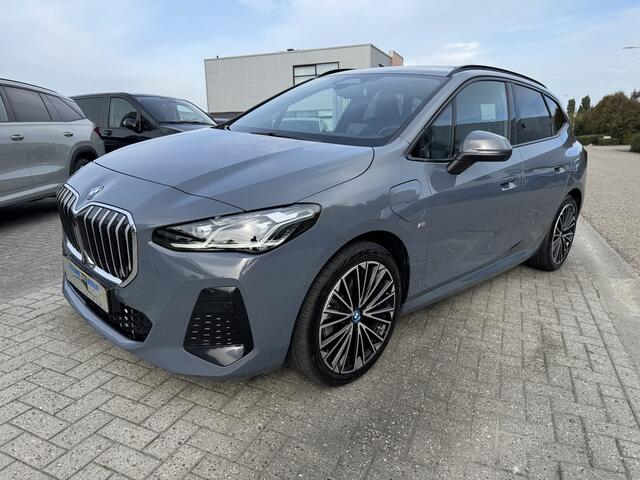 BMW 2-SERIE Active Tourer 225e xDrive M Sport Pano-Dak | Trekhaak | Harman Kardon | HUD | Camera |