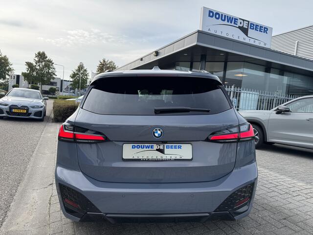 BMW 2-SERIE Active Tourer 225e xDrive M Sport Pano-Dak | Trekhaak | Harman Kardon | HUD | Camera |