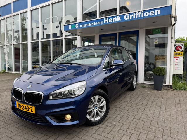 BMW 2-SERIE ACTIVE TOUR. 220i Active Tourer Essential I Panoramadak I Camera I HUD I Xeno