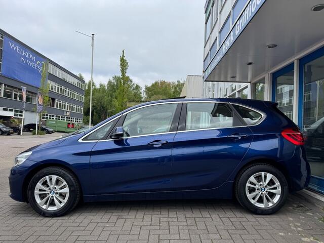 BMW 2-SERIE ACTIVE TOUR. 220i Active Tourer Essential I Panoramadak I Camera I HUD I Xeno