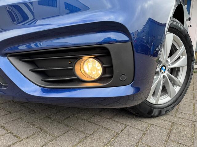 BMW 2-SERIE ACTIVE TOUR. 220i Active Tourer Essential I Panoramadak I Camera I HUD I Xeno
