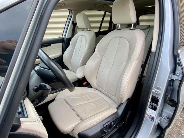 BMW 2-SERIE GRAN TOURER 220i High Executive 7 Pers [ panodak,leer, Apple carplay,lmv,pdc,hud ]