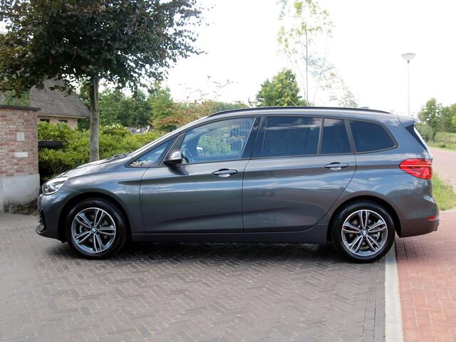 BMW 2-SERIE GRAN TOURER 216i 7p. High Executive | Head-up display | Trekhaak | Cruise Control | Parkeersensoren |