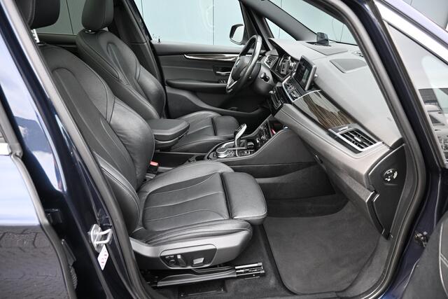 BMW 2-SERIE GRAN TOURER 220i High Executive trekhaak panoramadak leer
