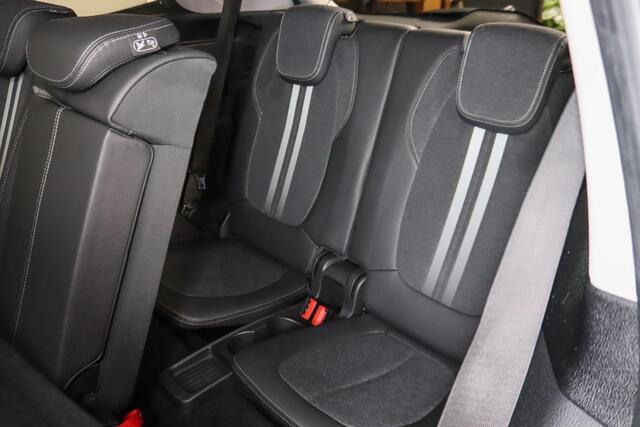 BMW 2-SERIE GRAN TOURER 218i, 7-Persoons, Sportline, Trekhaak, Head Up, Navigatie,