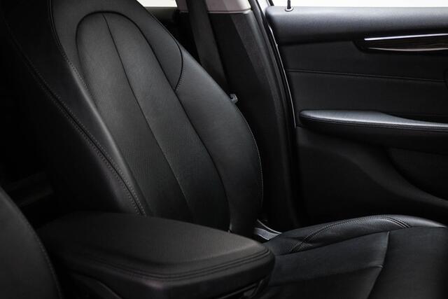 BMW 2-SERIE GRAN TOURER 218i 7p. High Executive | LUXURY LINE | STOELVERWARMING | APPLE | TREKHAAK | 18"