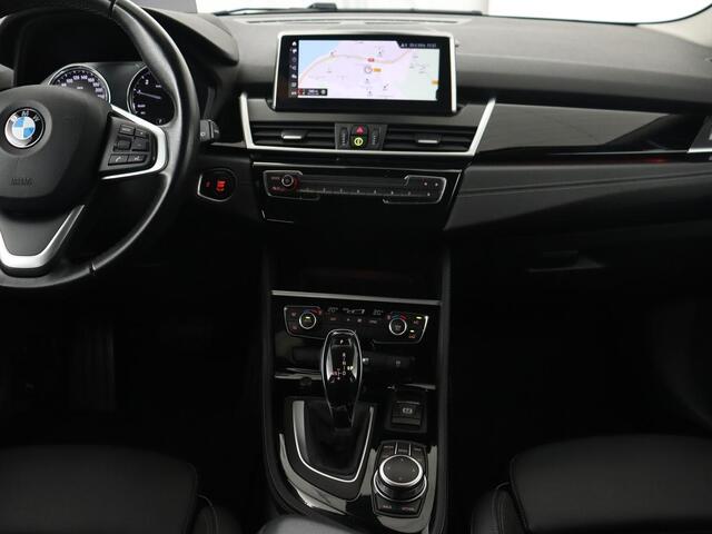 BMW 2-SERIE GRAN TOURER 218i High Executive 7-persoons | Sport Line | Head-Up | Trekhaak | Sportstoelen | Full LED | Navigatie | Climate control | Parkeerhulp | Cruise control