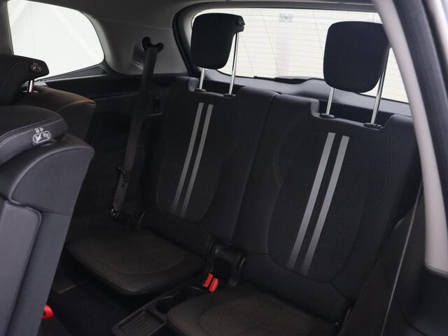 BMW 2-SERIE GRAN TOURER 218i High Executive 7-persoons | Sport Line | Head-Up | Trekhaak | Sportstoelen | Full LED | Navigatie | Climate control | Parkeerhulp | Cruise control