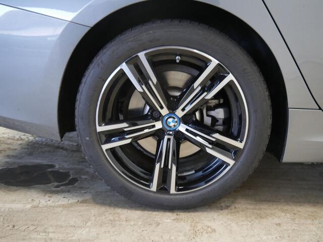 BMW 3-SERIE Touring 330e M-Sport | 2024 | Hifi | Camera | Curved Display | 18"