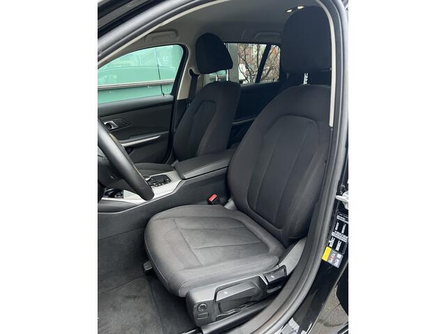 BMW 3-SERIE Touring Hybride 330e | AUTOMAAT | CARPLAY/ANDROID | CAMERA | NAVI | CRUISE CONTROL | CLIMATE CONTROL | PDC V+A | LMV | STOELVERWARMING | ELEKTR. ACHTERKLEP | LICHT+REGEN SENSOR | LED | BLUETOOTH