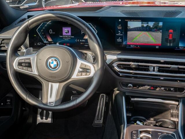 BMW 3-SERIE Touring 330e M-SPORT (LCI) ** LED, ROT LEDER, LIFE COCKP. PROF, PANORAMA, TREKH, 18-inch LMV ** 1e EIG (EX BMW-AG) - UNFALLFREI ** * INFORMEER OOK NAAR ONZE AANTREKKELIJKE FINANCIAL-LEASE TARIEVEN **