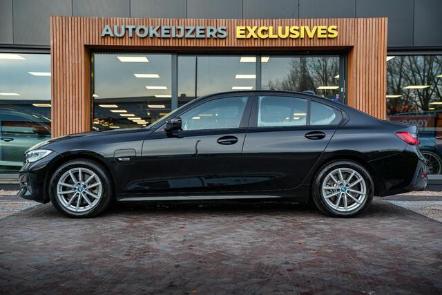 BMW 3-SERIE 320e Business Edition Plus Keyless Leder Stoelverw. DAB+ PDC LED 17"LM