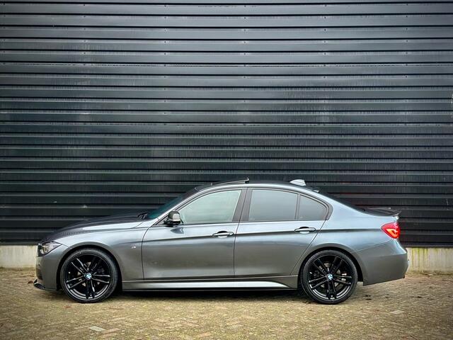BMW 3-SERIE 320i M-PERFORMANCE DAK|M STOEL|VIRTUAL|CAMERA|CARPLAY