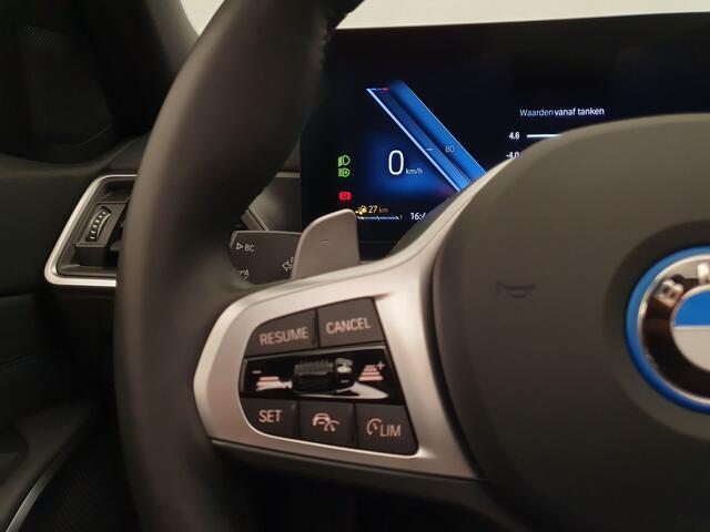 BMW 3-SERIE Touring 330e M-Sport Wegklapbare trekhaak, Panoramadak, ACC