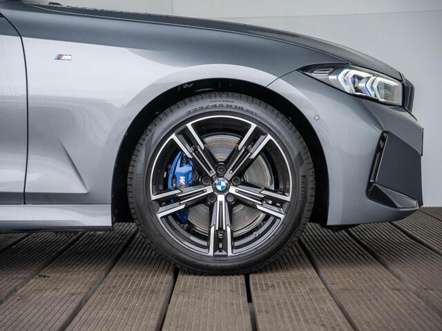 BMW 3-SERIE 320i Sedan M Sportpakket / Adaptive LED / Stoelverwarming / Glazen panoramadak