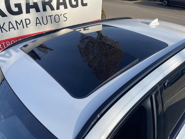 BMW 3-SERIE Touring 318i High Executive M Sport 18"/Panoramadak/Laser LED/Harman Kardon/Dodehoek/Adaptieve cruise/Keyless/Stoelverwarming