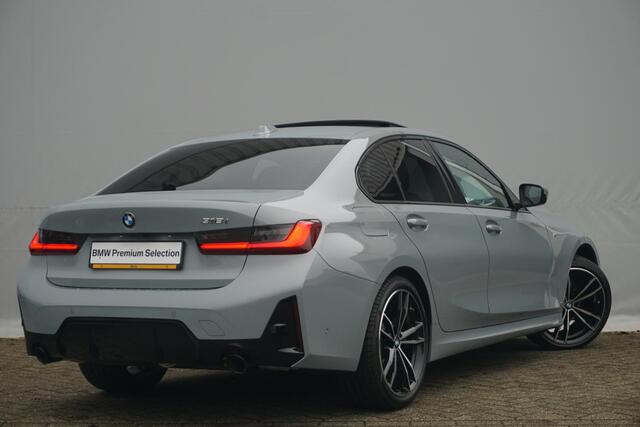 BMW 3-SERIE Sedan 318i M sport / Trekhaak / Schuif- Kanteldak / Hifi