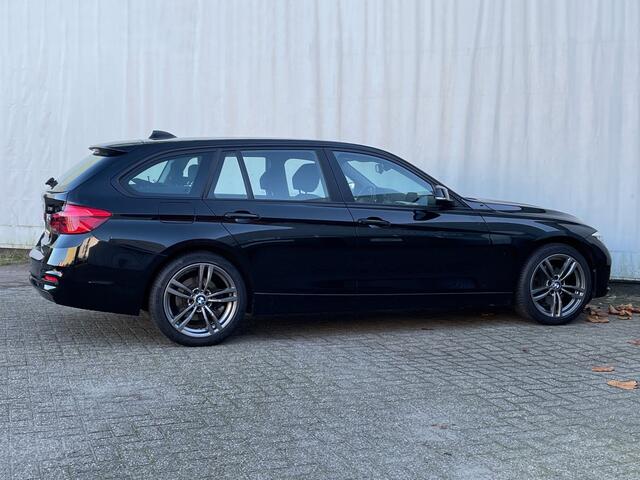 BMW 3-SERIE Touring 318i Exec. Aut. / Navi /Stl.vw./18inch