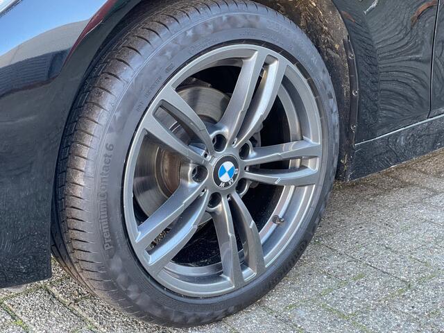 BMW 3-SERIE Touring 318i Exec. Aut. / Navi /Stl.vw./18inch