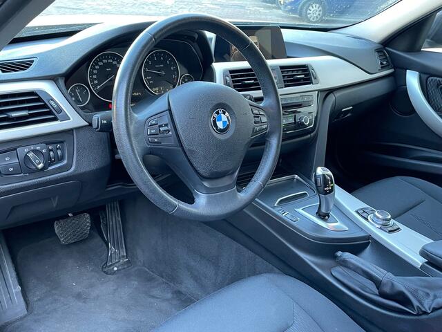 BMW 3-SERIE Touring 318i Exec. Aut. / Navi /Stl.vw./18inch