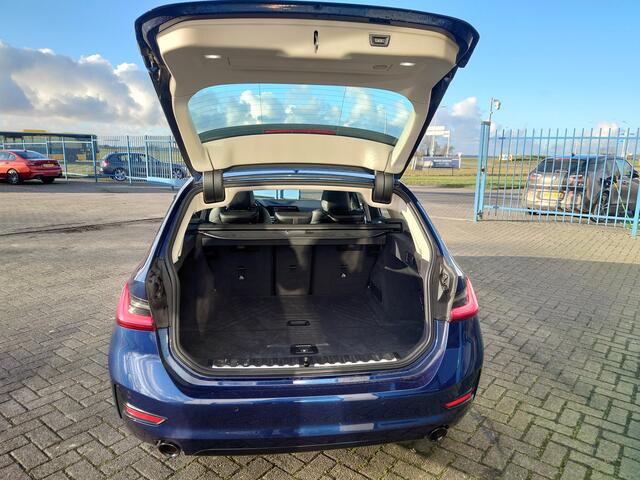 BMW 3-SERIE Touring 330i High Executive / 20" 795M / Panodak / LED / DAB / HIFI / Bomvol