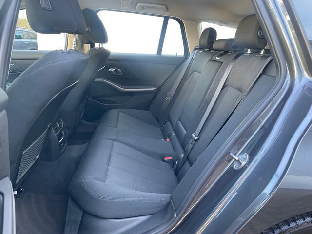 BMW 3-SERIE Touring 318i Exec. Ed. / Trkhk /18inch vlg/ Carplay