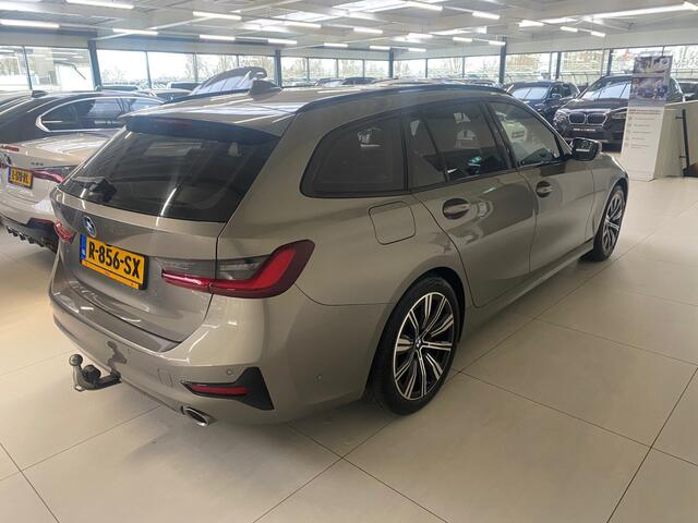 BMW 3-SERIE Touring 318i Sportline | Camera | Stoelverwarming | Hifi | Trekhaak |