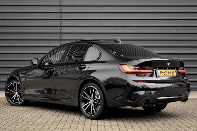 BMW 3-SERIE High Executive M Sport Shadow | Schuif/Kanteldak | Laser Light | Head-Up | CarPlay | 19'' Velgen | Donker Getint Glas |
