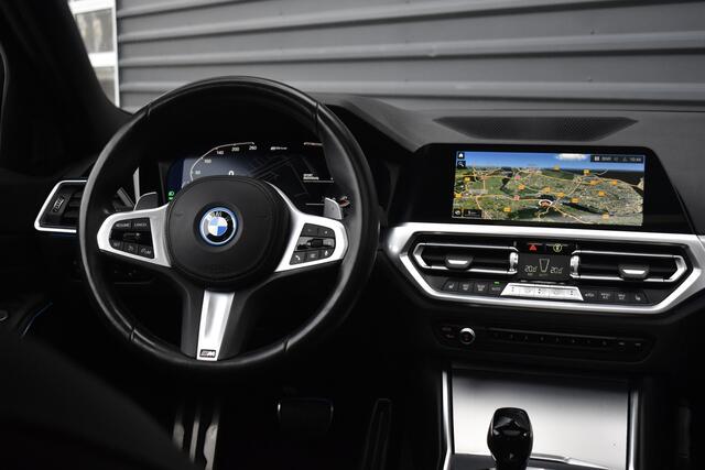 BMW 3-SERIE High Executive M Sport Shadow | Schuif/Kanteldak | Laser Light | Head-Up | CarPlay | 19'' Velgen | Donker Getint Glas |