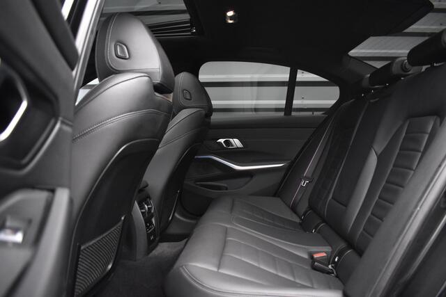 BMW 3-SERIE High Executive M Sport Shadow | Schuif/Kanteldak | Laser Light | Head-Up | CarPlay | 19'' Velgen | Donker Getint Glas |