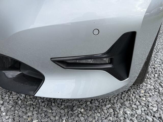 BMW 3-SERIE 320i High Executive Sedan