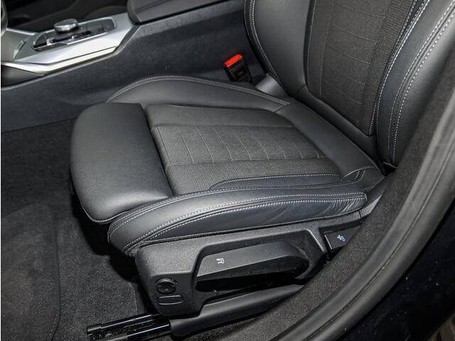 BMW 3-SERIE Touring 320d 190 PK ACC Trekhaak Sportstoelen LED Camera