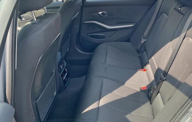 BMW 3-SERIE Touring 320d 190 PK Trekhaak Camera Keyless-Go LED EL. Stoelbediening