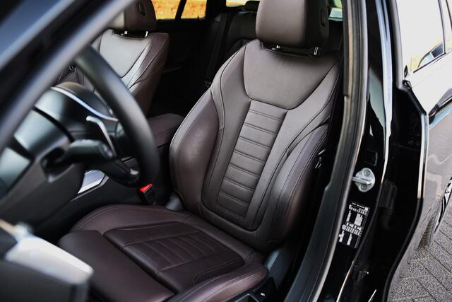 BMW 3-SERIE Touring 320i M Sport Automaat / Panoramadak / Sportstoelen / Adaptieve LED / Parking Assistant / M Sportonderstel / Live Cockpit Professional