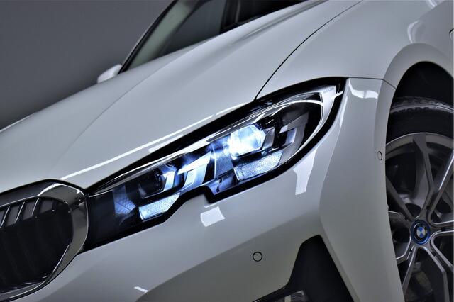 BMW 3-SERIE 330e 292pk Sport Line Plus 1eEig. Dealer OH Carplay/Virtual/Camera/Sportstoelen/Leer/Navi/Led/Lmv