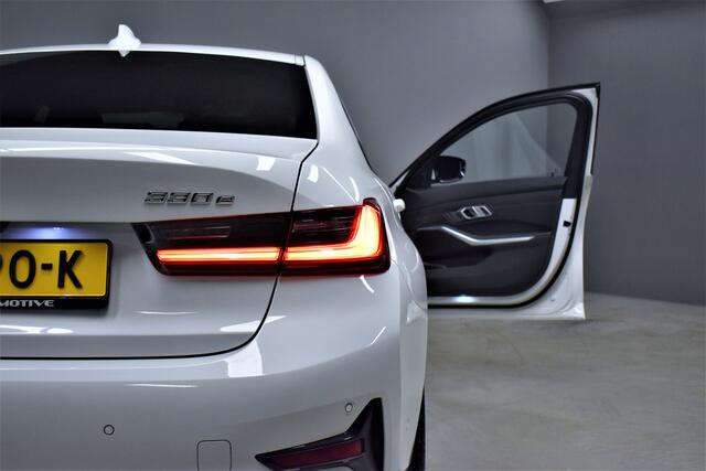 BMW 3-SERIE 330e 292pk Sport Line Plus 1eEig. Dealer OH Carplay/Virtual/Camera/Sportstoelen/Leer/Navi/Led/Lmv